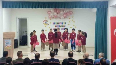 Bayburt’un Aydıntepe ilçesinde İlköğretim Haftası kutlandı. Şehit Oktay Altuntaş İlkokulunda