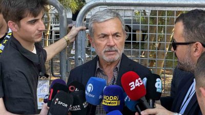 Fenerbahçe’nin eski teknik direktörü Aykut Kocaman, sarı-lacivertlilerde yapılan başkanlık seçimlerinde