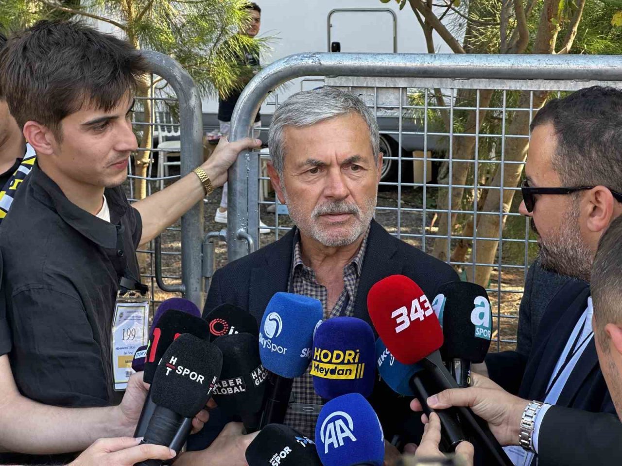 Fenerbahçe’nin eski teknik direktörü Aykut Kocaman, sarı-lacivertlilerde yapılan başkanlık seçimlerinde