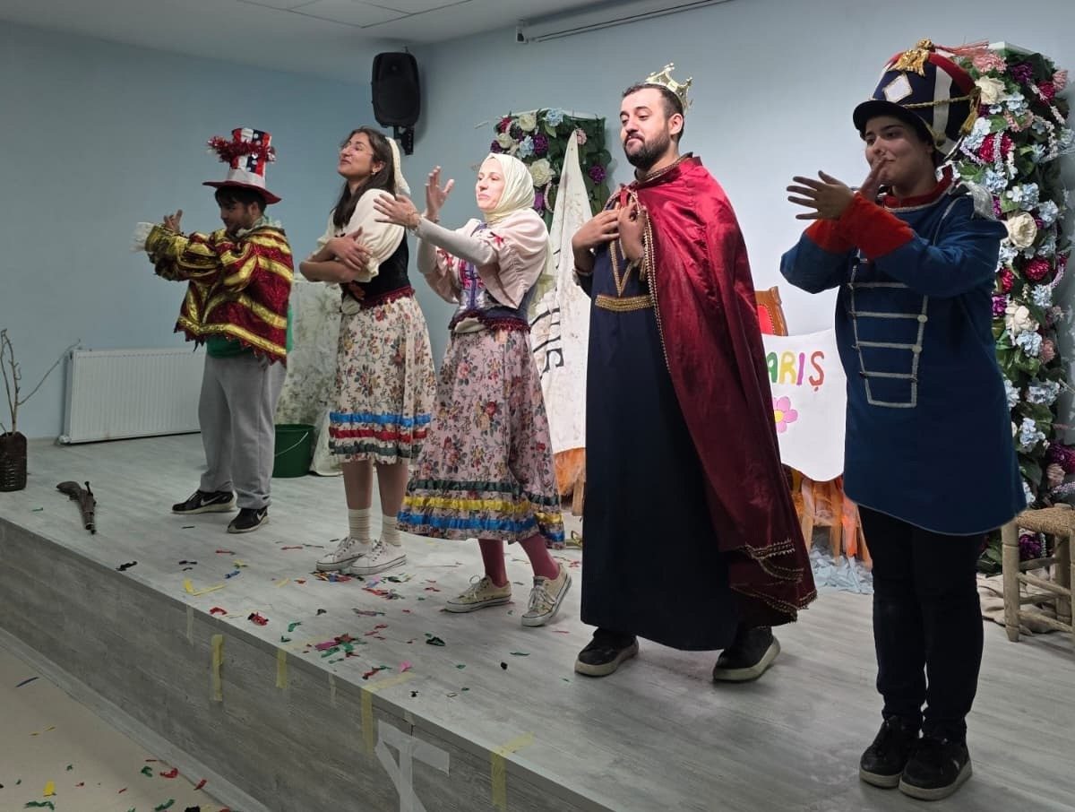 Aziziye Gençlik Merkezi Tiyatro Kulübü, yeni sezona çocuklara özel anlamlı