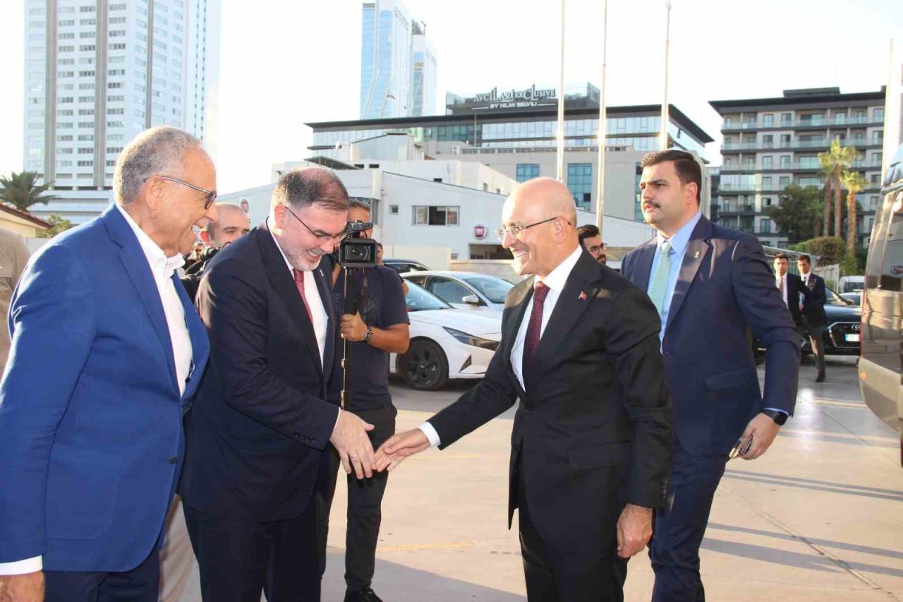 Hazine ve Maliye Bakanı Mehmet Şimşek, “İş insanlarıyla istişareler faydalı