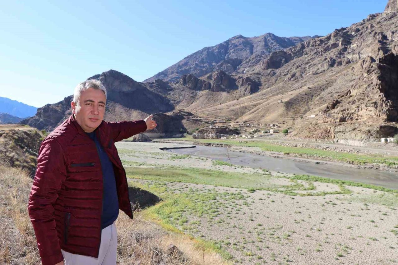 Erzurum’un Oltu ilçesinde kurak geçen mevsim ve havaların aşırı sıcak