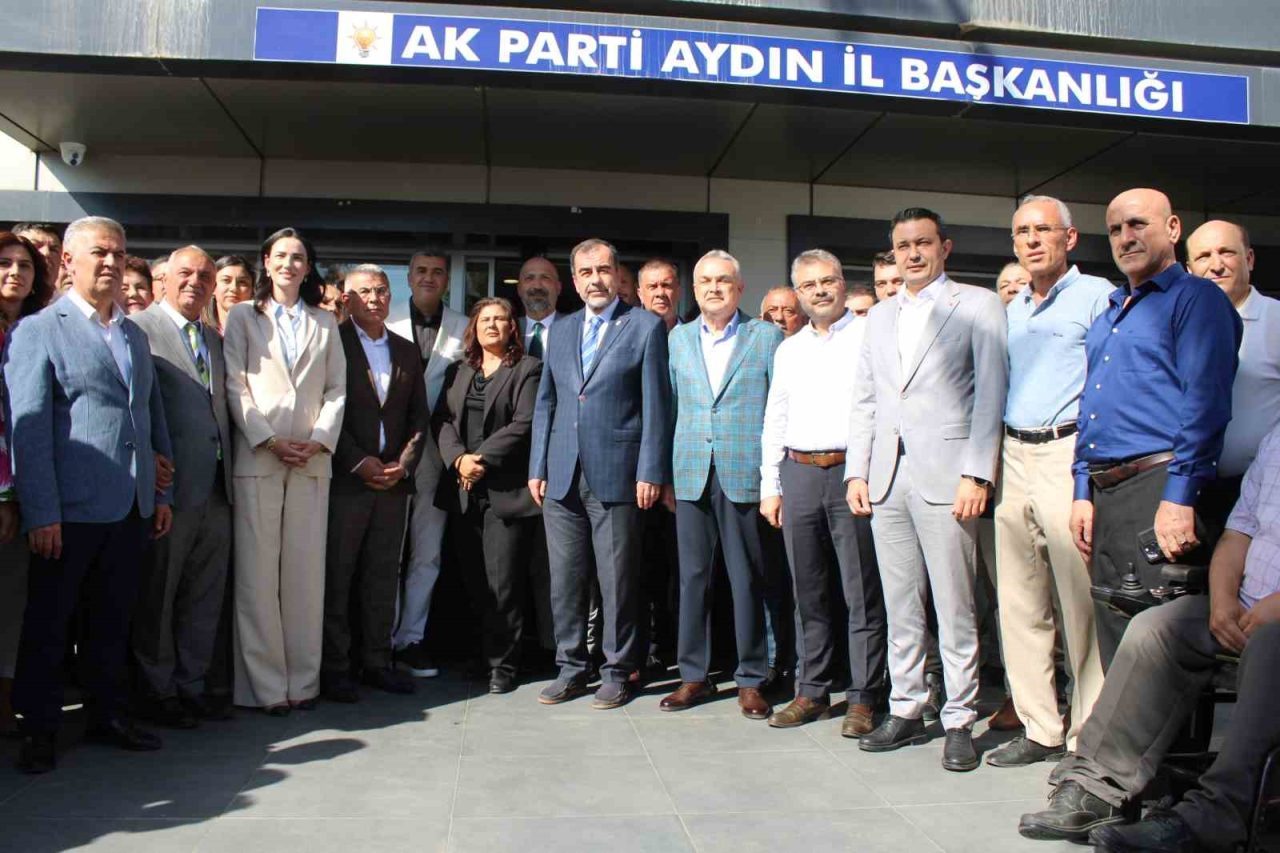 AK Parti Aydın İl Başkanlığı’nı ziyaret eden Aydın Büyükşehir Belediye