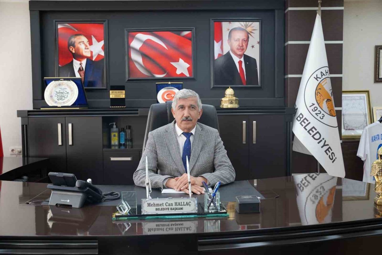 Adıyaman’ın Kahta ilçe Belediye Başkanı Mehmet Can Hallaç Mevlid Kandili