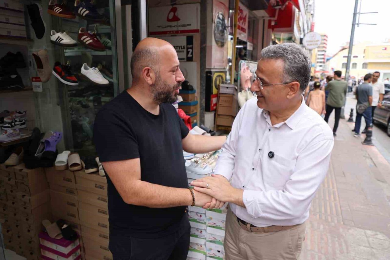İlçedeki esnaf ziyaretlerini sürdüren İlkadım Belediye Başkanı İhsan Kurnaz, Gazi