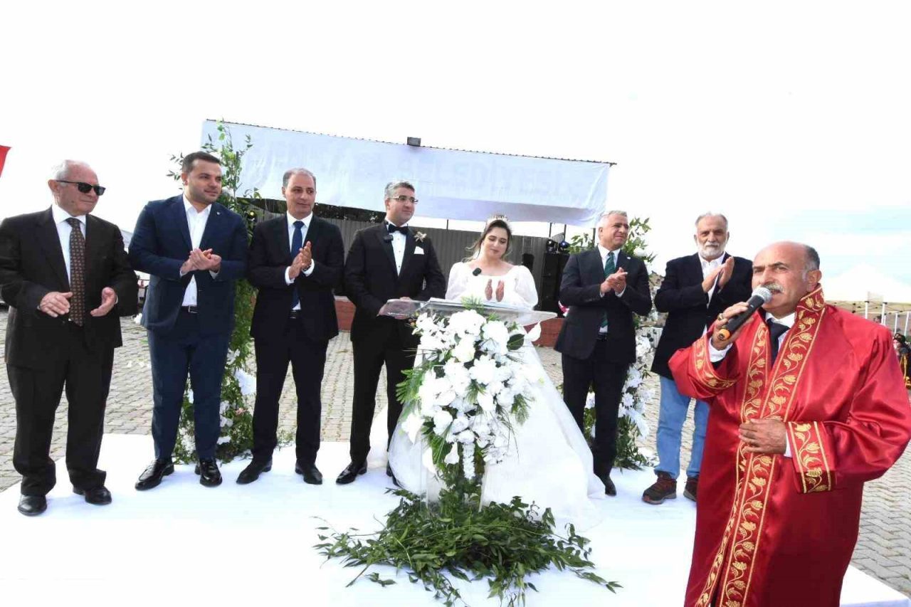 Şenkaya Belediye Başkanı Görbil Özcan’nın kızı Av. Candan Özcan Çalışır,