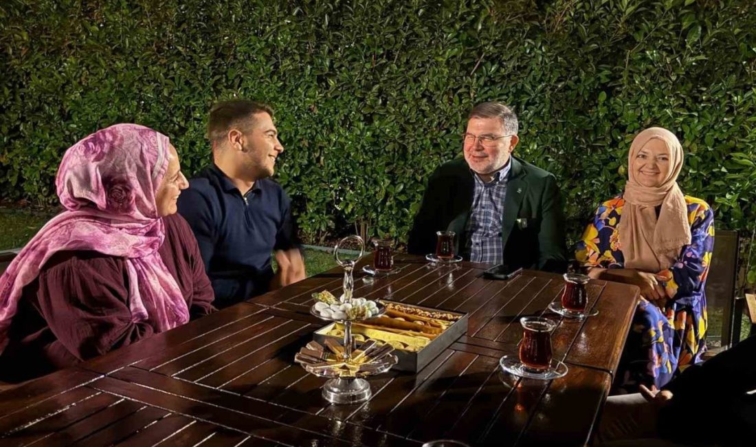 AK Parti İzmir İl Başkanı Bilal Saygılı, devlet yurdunda kalan