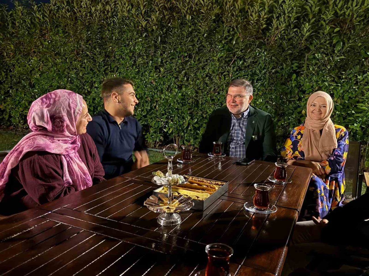 AK Parti İzmir İl Başkanı Bilal Saygılı, devlet yurdunda kalan