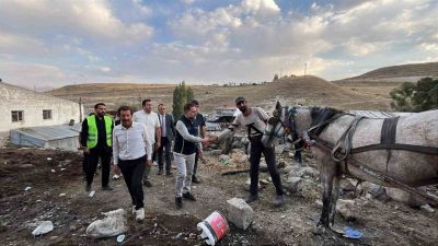 Yakutiye Belediye Başkanı Mahmut Uçar, Kırmızıtaş Köyü’nde meydana gelen yangın