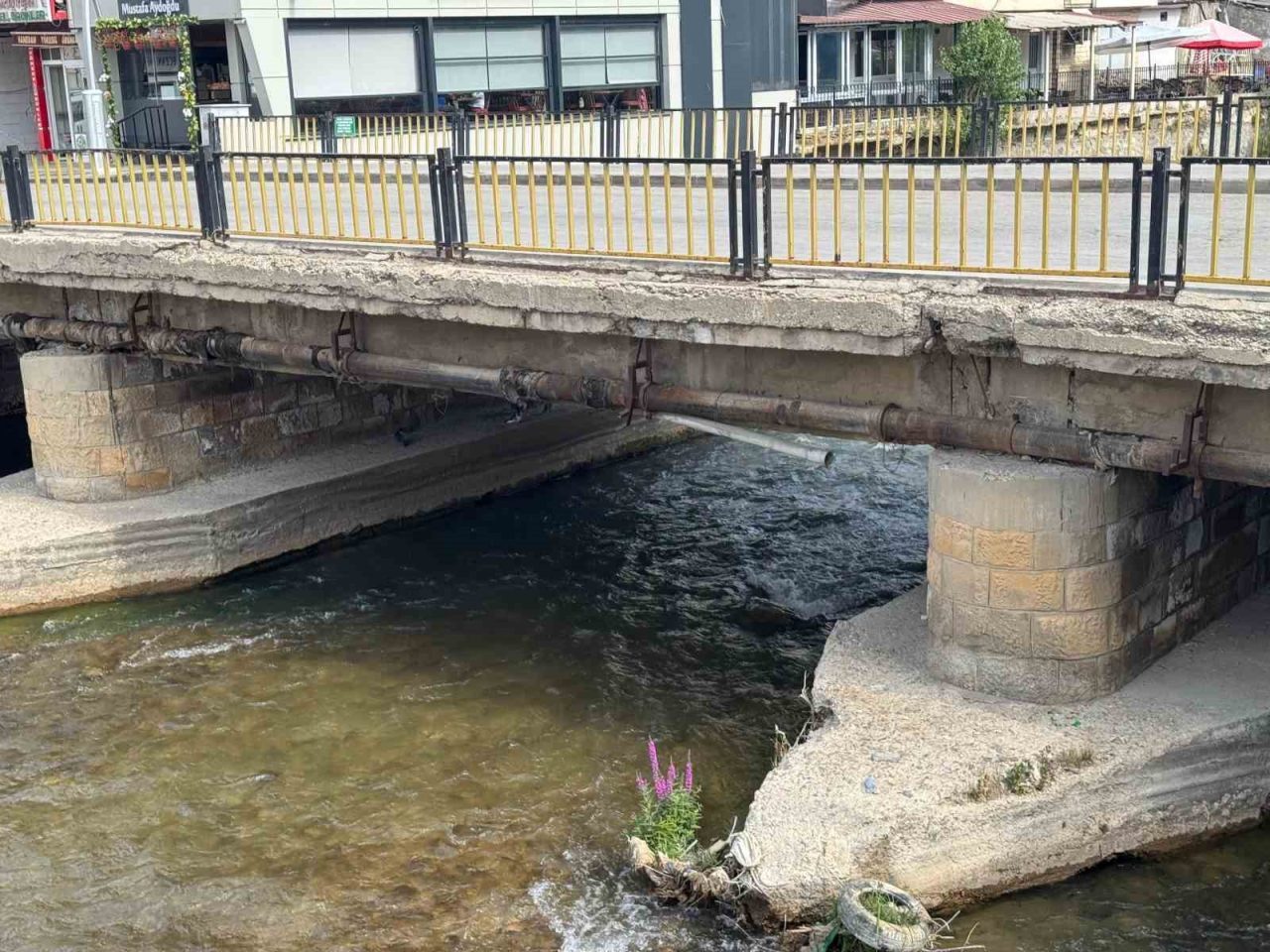 Bayburt Kent Konseyi Başkanı Eyyub Artar, şehrin en merkezi noktalarından