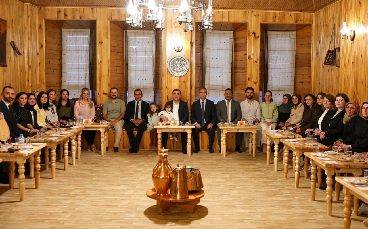 Bayburt Valisi Mustafa Eldivan, “Öğretmen Akademisi Projesi” kapsamında ile atanan