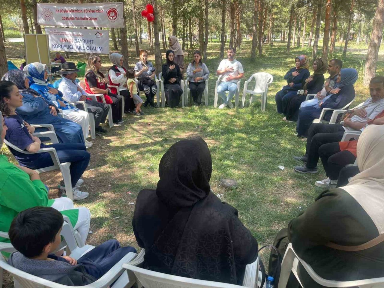 Ebeveynler ve çocuklar arasındaki iletişimi artırmak, aile bireyleri arasında güçlü