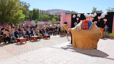 Bayburt’ta ‘İlköğretim Haftası’ nedeniyle Kaleardı 75. Yıl İlkokulunda program düzenlendi.