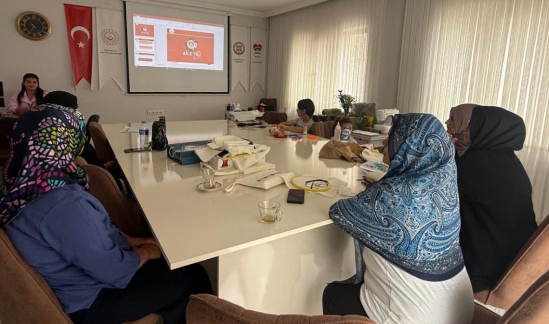 Bayburt Aile Destek Merkezinde hizmet alan vatandaşlara ’Kadına Yönelik Şiddetle