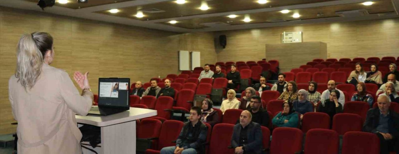 Bayburt’ta bağımlılıkla mücadele kapsamında, Bayburt İl Sağlık Müdürlüğü personellerine madde