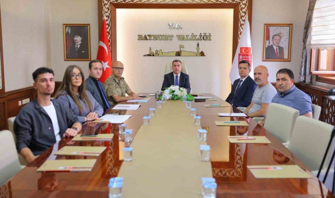 Bayburt Valisi Mustafa Eldivan, kentte görev yapan basın mensuplarıyla Asayiş