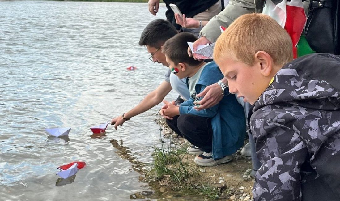 Bayburt’ta düzenlenen ‘Gönlümüz Filistin’le, Gemilerimiz Çoruh’ta’ etkinliğinde minikler, Küresel Sumud