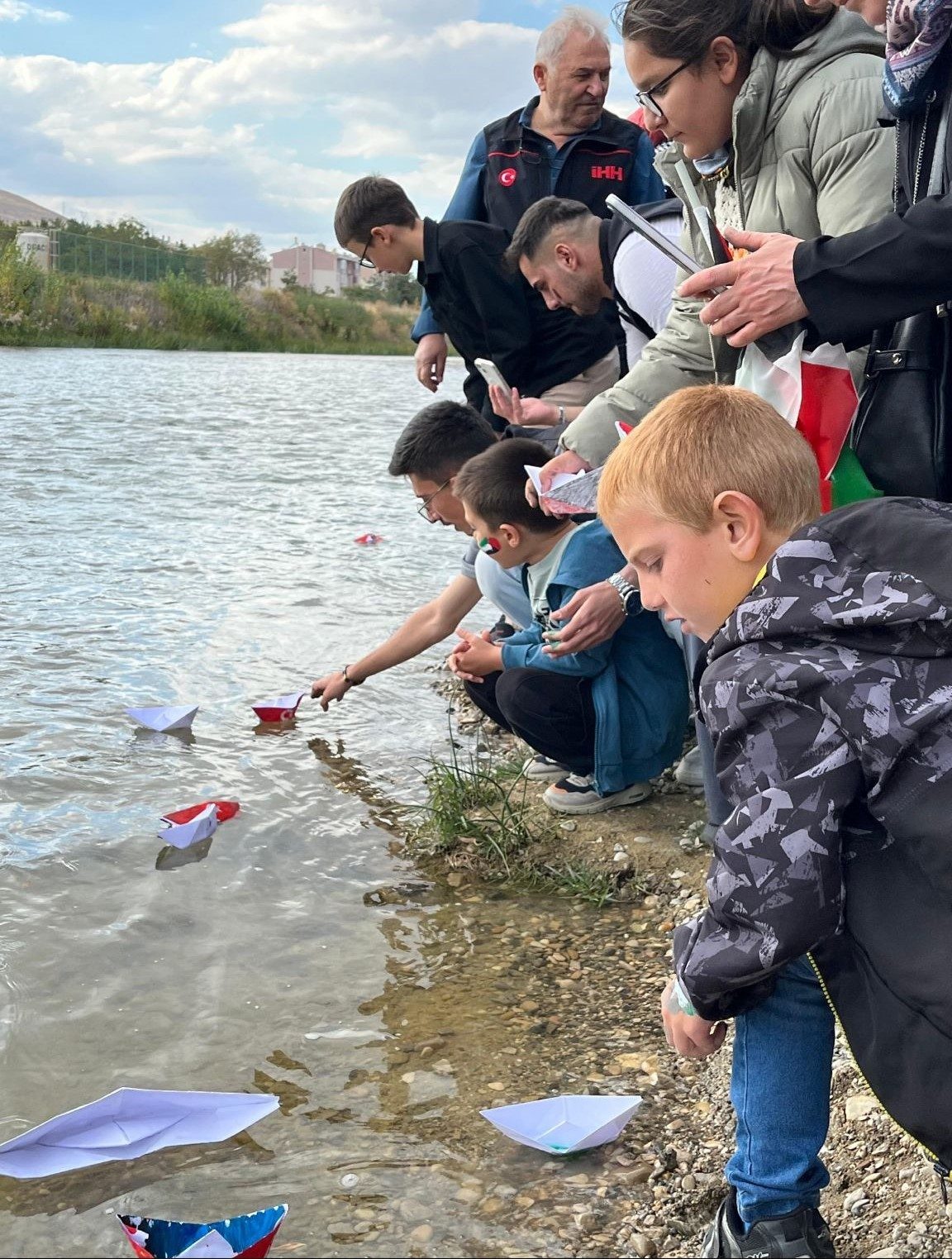 Bayburt’ta düzenlenen ‘Gönlümüz Filistin’le, Gemilerimiz Çoruh’ta’ etkinliğinde minikler, Küresel Sumud