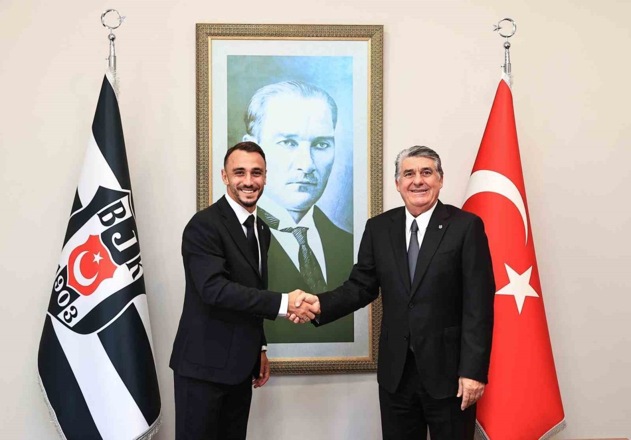 Beşiktaş, Kayserispor’dan Gökhan Sazdağı ile 2+1 yıllık sözleşme imzalandığı açıkladı.