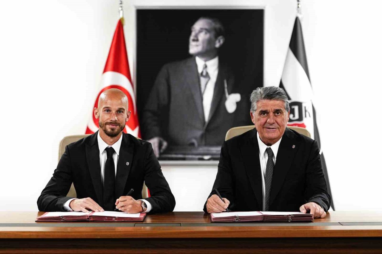 Beşiktaş, Çek futbolcu Vaclac Cerny ile 3+1 yıllık sözleşme imzaladı.