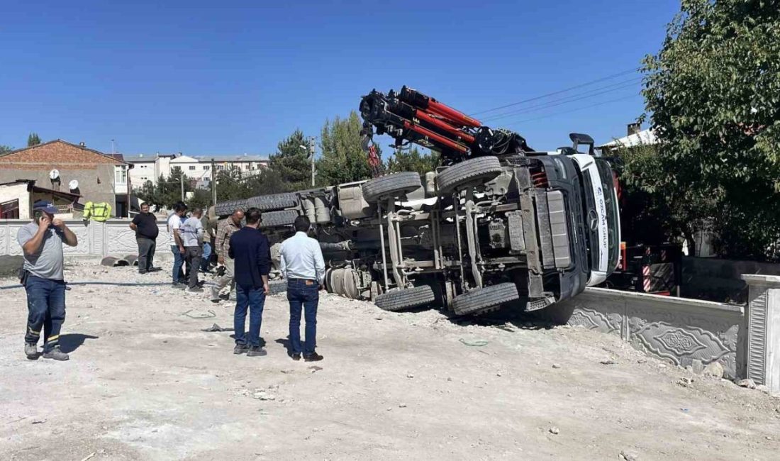 Sivas’ta beton mikseri devrildi, sürücüsü hafif şekilde yaralandı. Edinilen bilgiye