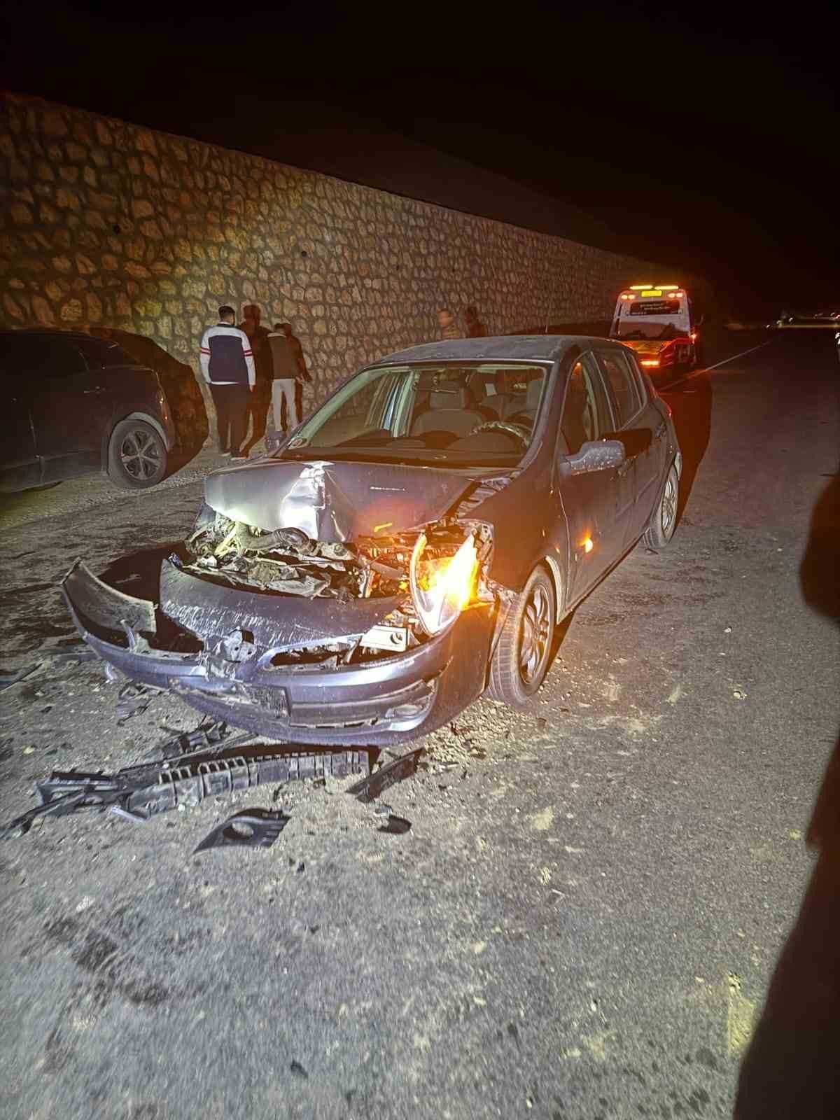 Kastamonu’nun Daday ilçesinde beton mikseri ile çarpışan otomobilin sürücüsü yaralandı.