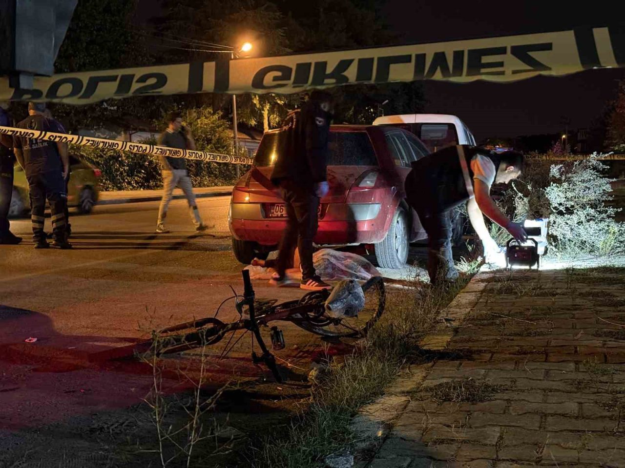 Sakarya’nın Arifiye ilçesinde otomobilin çarptığı yabancı uyruklu 27 yaşındaki bisikletli