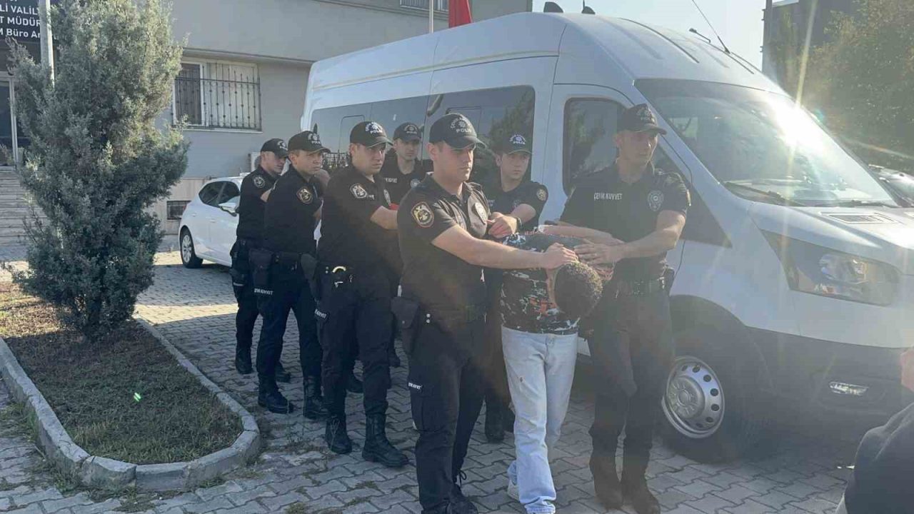 Kocaeli’de suç örgütü kurarak haraç isteyen, gözdağı vermek için el