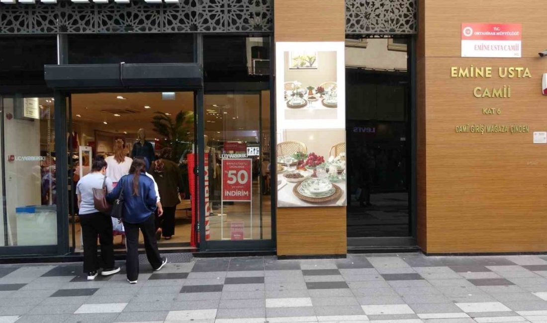 Trabzon’un en işlek noktalarından biri olan Uzun Sokak’ta sıra dışı