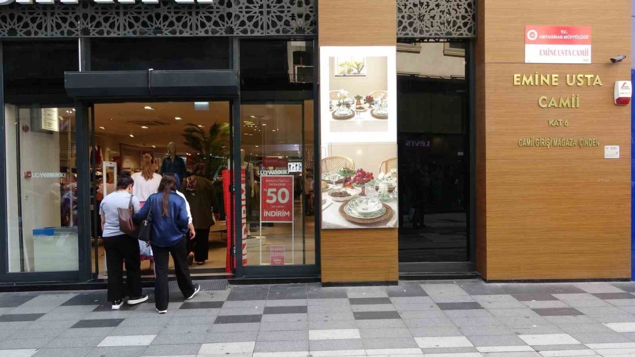 Trabzon’un en işlek noktalarından biri olan Uzun Sokak’ta sıra dışı