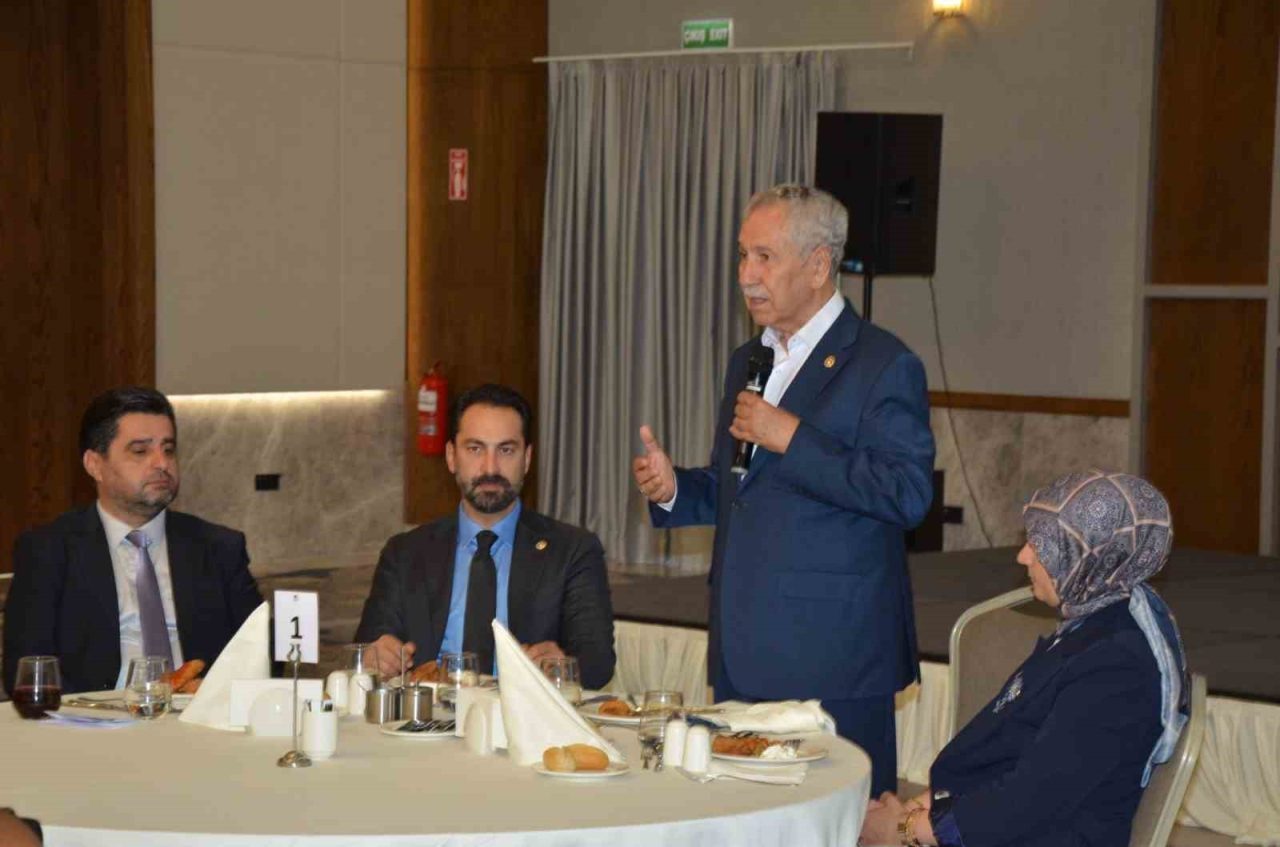 Eski TBMM Başkanı Bülent Arınç, “Türkiye ne gördüyse AK Parti