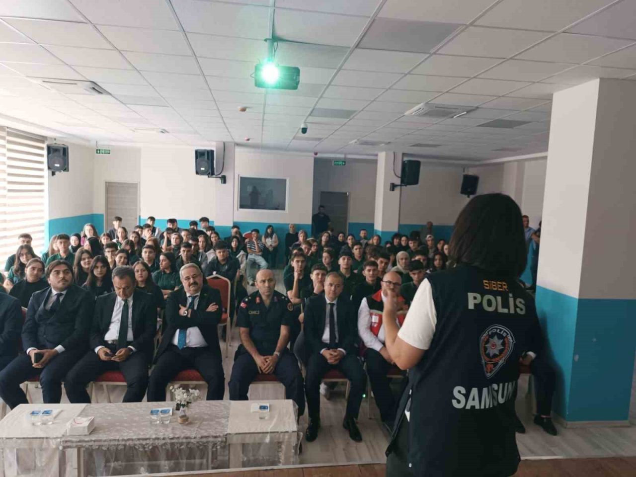 Samsun’un Çarşamba ilçesinde lise öğrencilerine yönelik bağımlılıkla mücadele semineri düzenlendi.
