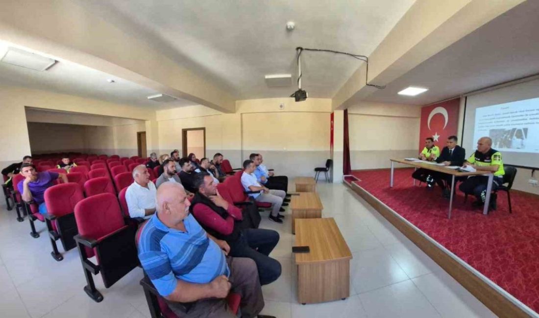Tunceli’nin Çemişgezek ilçesinde okul servis şoförlerine yönelik kapsamlı bilgilendirme toplantısı