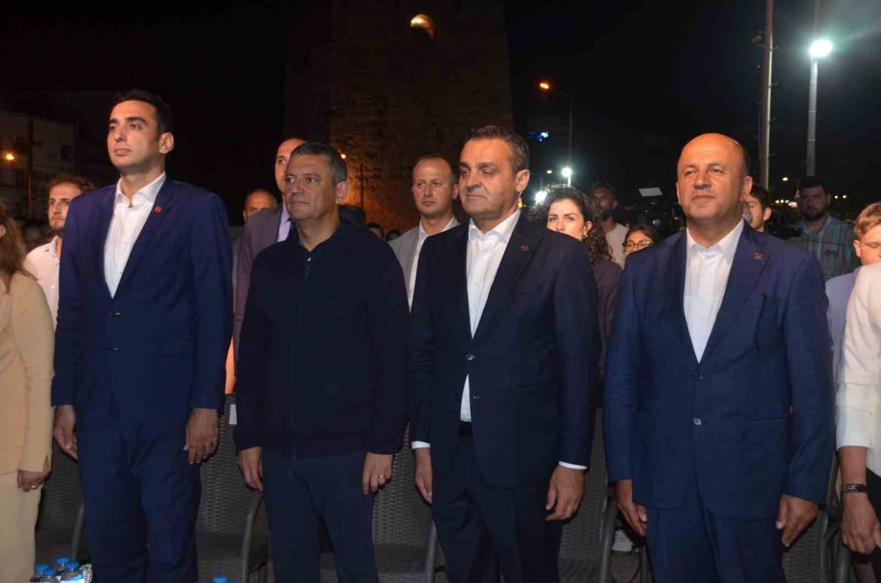 CHP Genel Başkanı Özgür Özel, Sinop İskelesi’nde düzenlenen 2025-2026 Balık