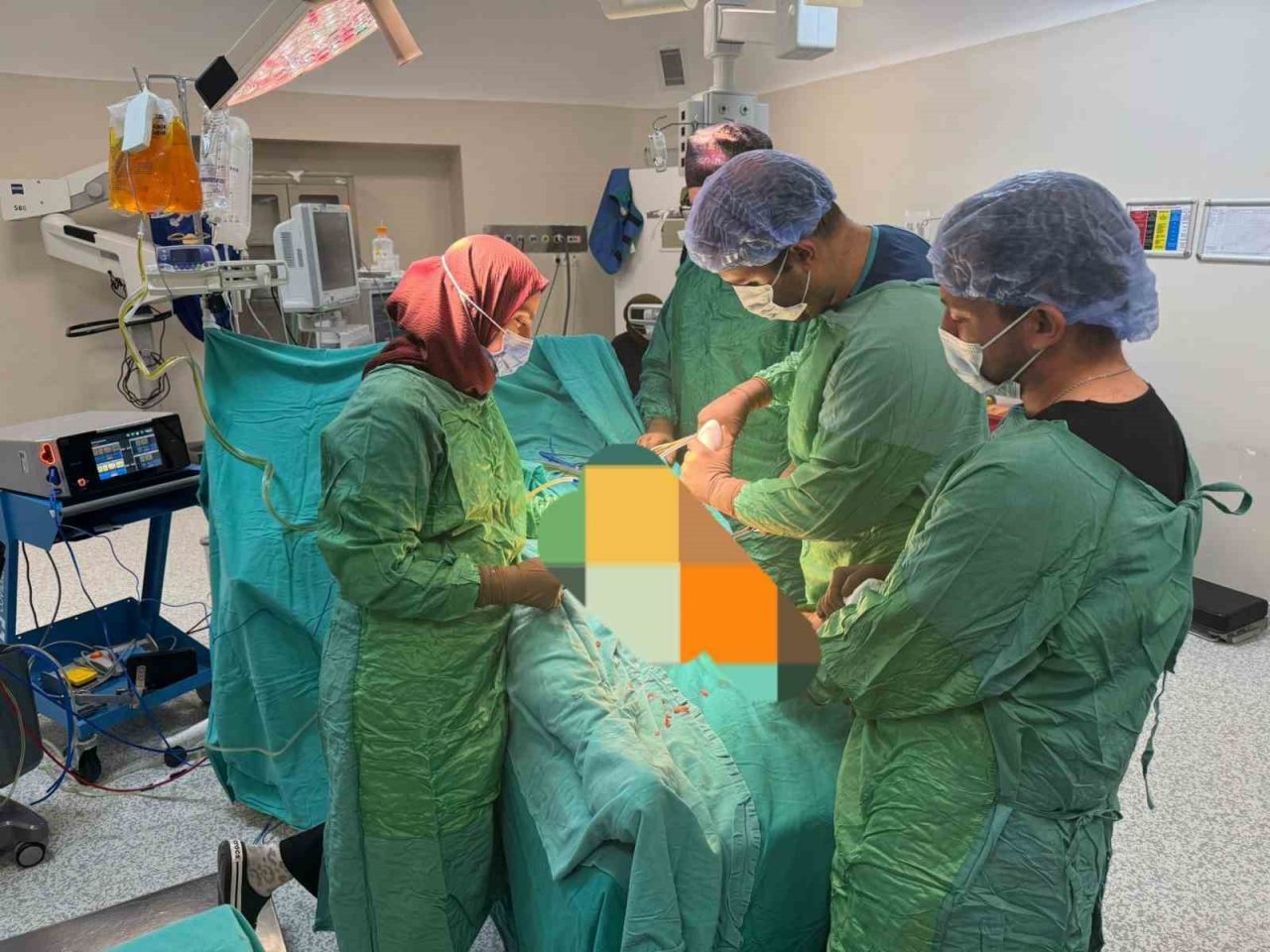 Bayburt Devlet Hastanesinde yapılan çift taraflı total diz protezi operasyonuyla