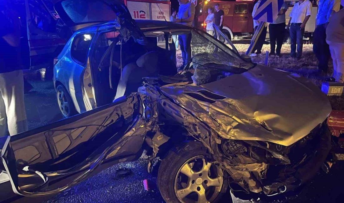 Zonguldak’ın Çaycuma ilçesinde gece saatlerinde meydana gelen trafik kazasında otomobil