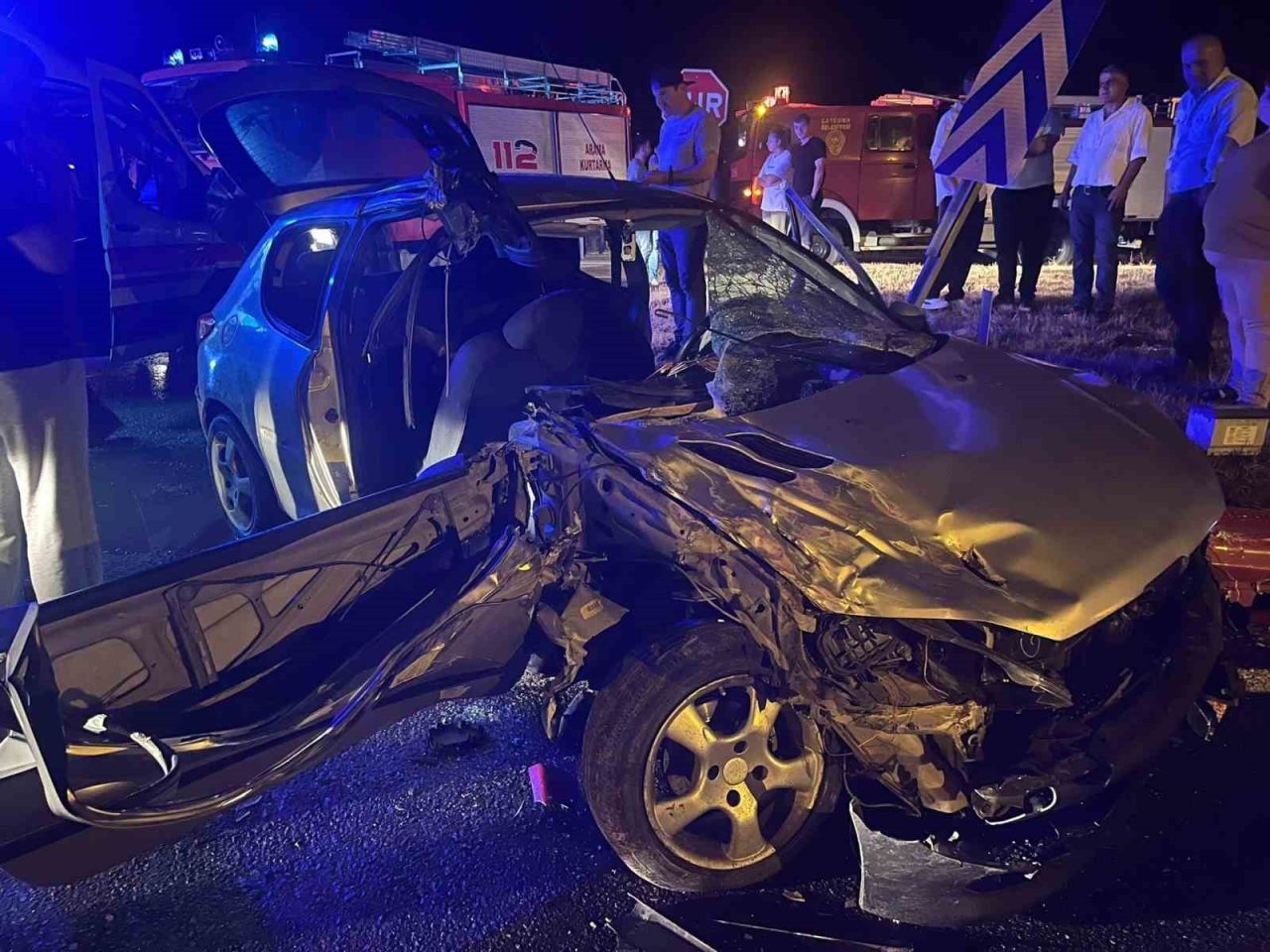 Zonguldak’ın Çaycuma ilçesinde gece saatlerinde meydana gelen trafik kazasında otomobil