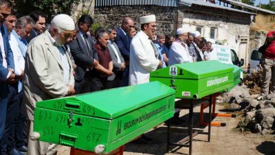 Erzurum’un Pasinler ilçesine bağlı Porsuk Mahallesi’nde evlerinin çatısının çökmesi sonucu