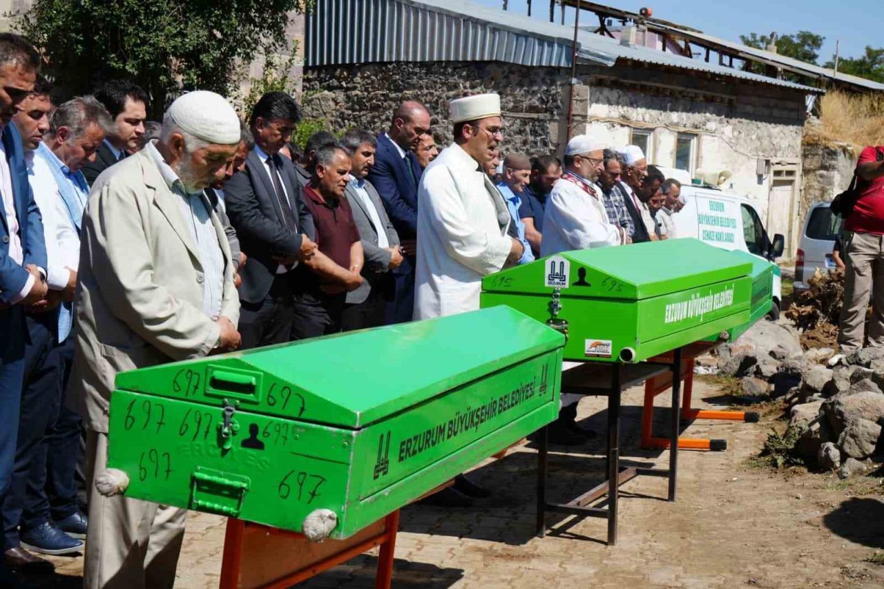 Erzurum’un Pasinler ilçesine bağlı Porsuk Mahallesi’nde evlerinin çatısının çökmesi sonucu