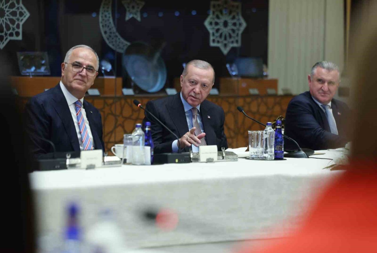 Cumhurbaşkanı Recep Tayyip Erdoğan, Tayland’ın başkenti Bangkok’ta düzenlenen 2025 FIVB