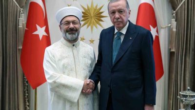 Cumhurbaşkanı Recep Tayyip Erdoğan, veda ziyaretinde bulunan eski Diyanet İşleri