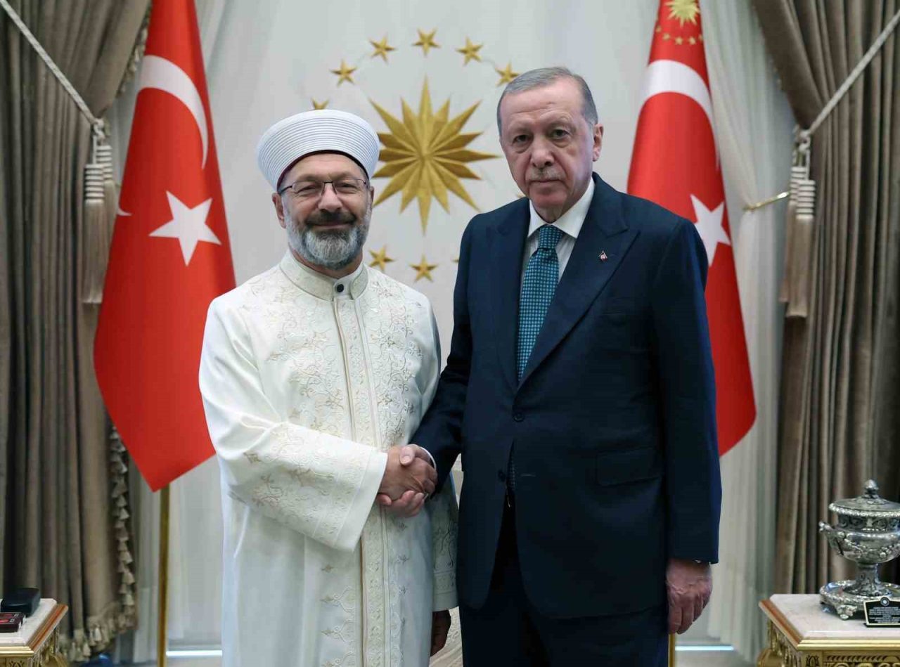 Cumhurbaşkanı Recep Tayyip Erdoğan, veda ziyaretinde bulunan eski Diyanet İşleri
