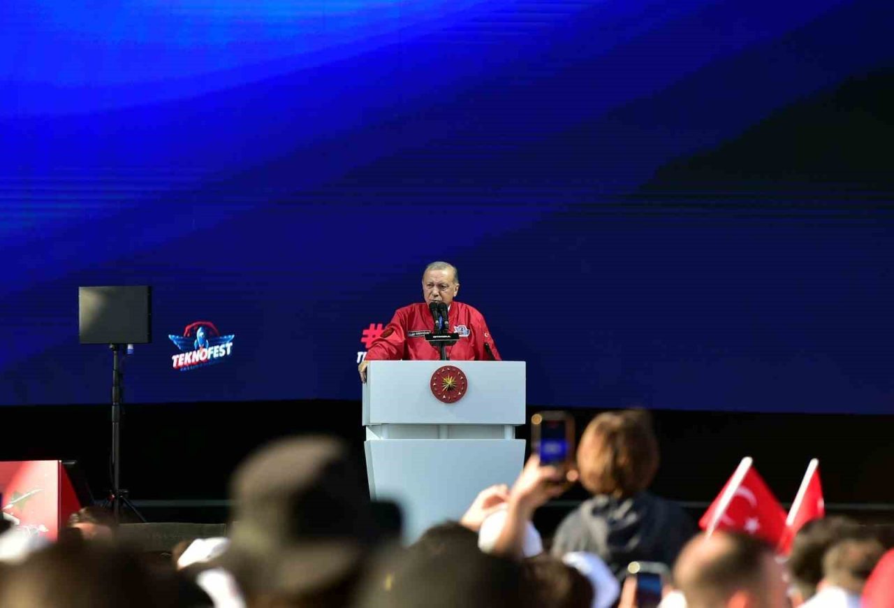 Cumhurbaşkanı Recep Tayyip Erdoğan, “Kudüs Müslümanlarla birlikte tüm insanlığın onurudur,