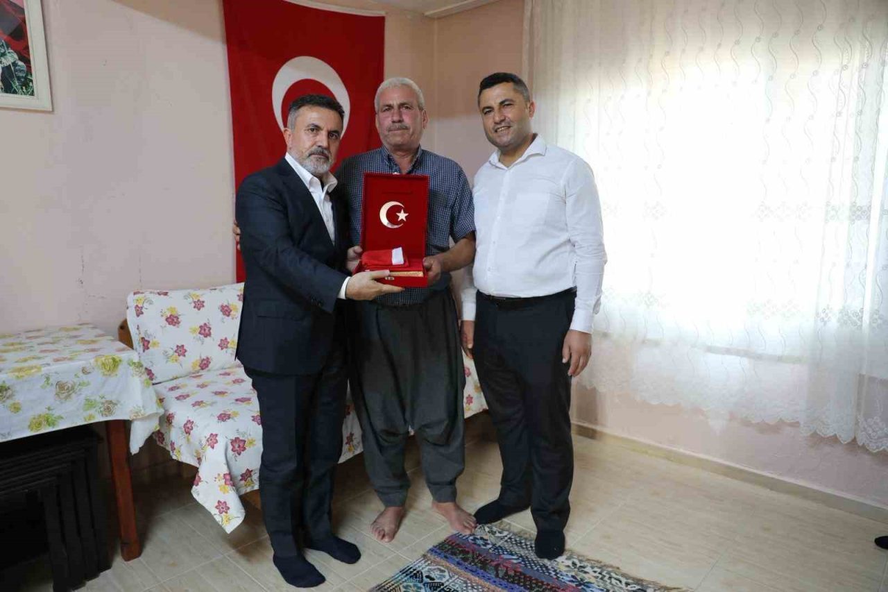 AK Parti Adana İl Başkanı Tamer Dağlı, İmamoğlu ilçesinde vatandaşlar,