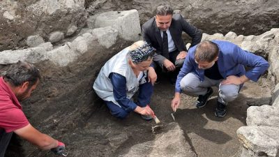 Erzurum’un Yakutiye ilçesine bağlı Değirmenler Köyü’nde Höyük Kazı Alanında çalışmalar