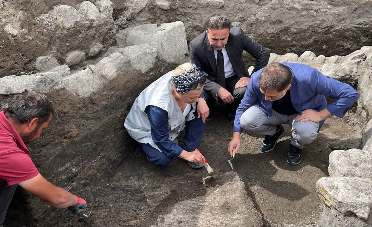 Erzurum’un Yakutiye ilçesine bağlı Değirmenler Köyü’nde Höyük Kazı Alanında çalışmalar