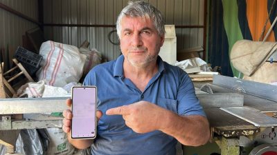 Hatay’da depremde iş yeri yıkılan vatandaş, kendini devlet memuru olarak