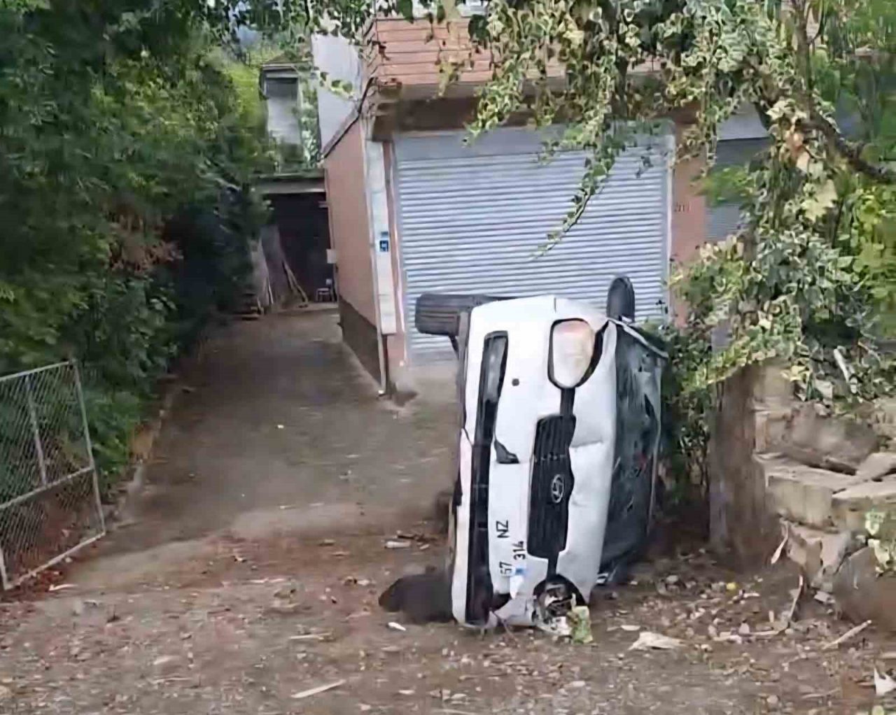 Zonguldak’ın Devrek ilçesine bağlı Çaydeğirmeni Beldesinde meydana gelen trafik kazasında