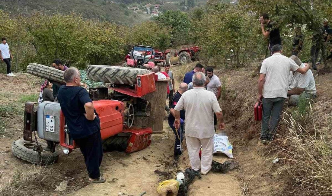 Sakarya’nın Akyazı ilçesinde kontrolünü kaybettiği traktörün devrilmesi neticesinde altında kalan