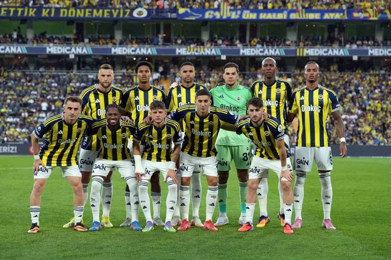 Fenerbahçe, Trabzonspor karşısına yeni teknik direktörü Domenico Tedesco yönetiminde çıktı.